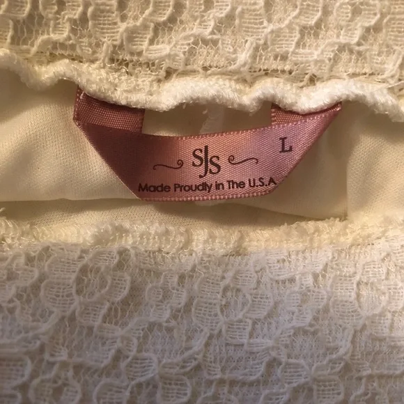 Beautiful White‎ Skirt - Picture 3 of 4